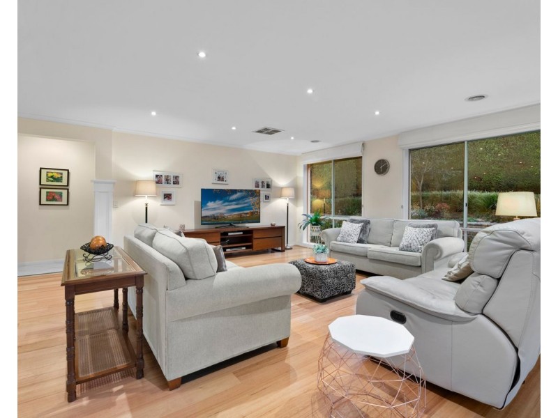 10 Malata Way, Lysterfield VIC 3156