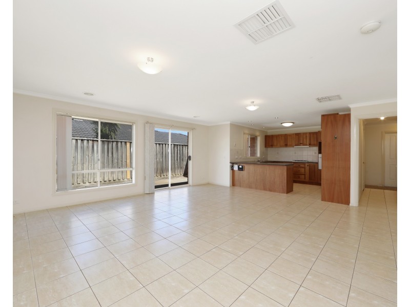 8 Perri-Raso  Rise, Rowville VIC 3178