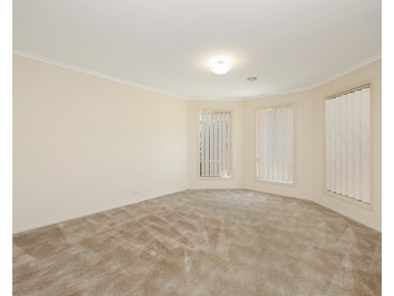 8 Perri-Raso  Rise, Rowville VIC 3178