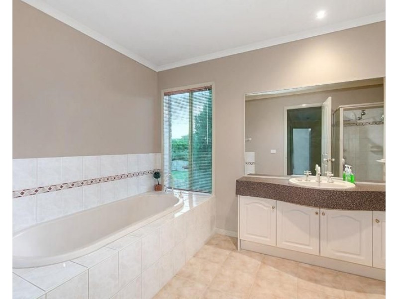 20 Waradgery Drive, Rowville VIC 3178