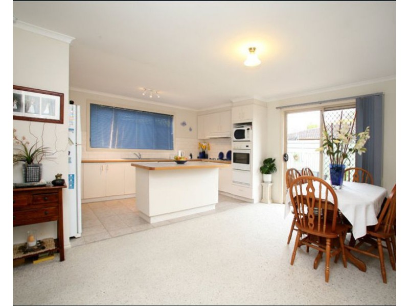 2/152 Dandelion Drive, Rowville VIC 3178