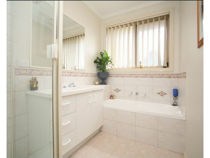 2/152 Dandelion Drive, Rowville VIC 3178