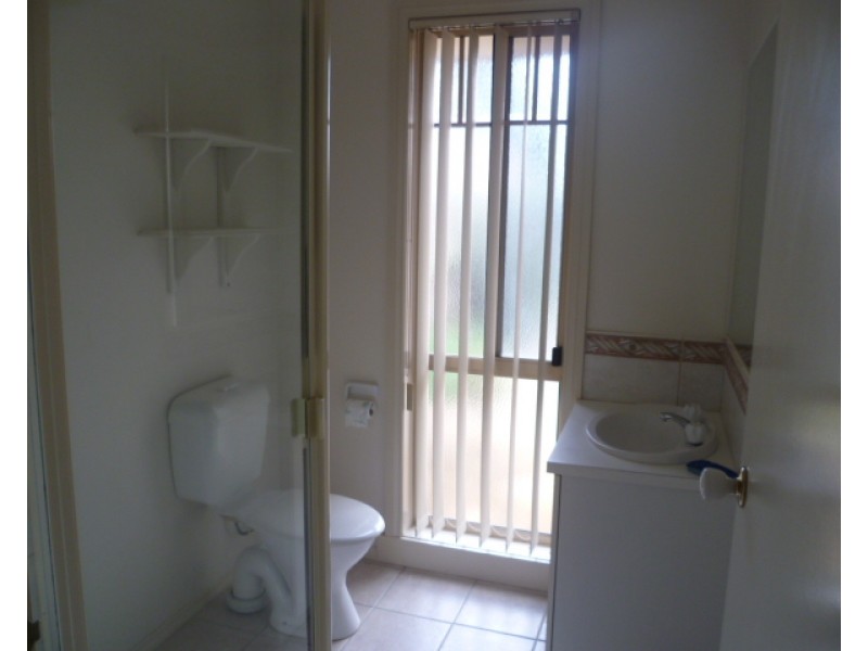 2/152 Dandelion Drive, Rowville VIC 3178