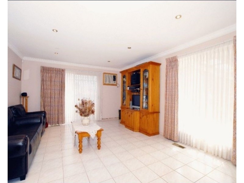 42 Turramurra Drive, Rowville VIC 3178
