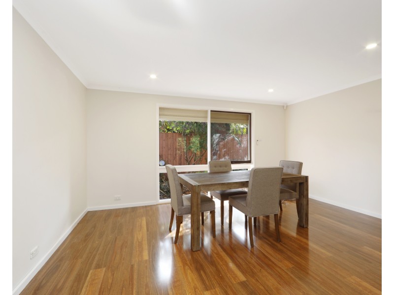 8 Halsbury  Drive, Rowville VIC 3178