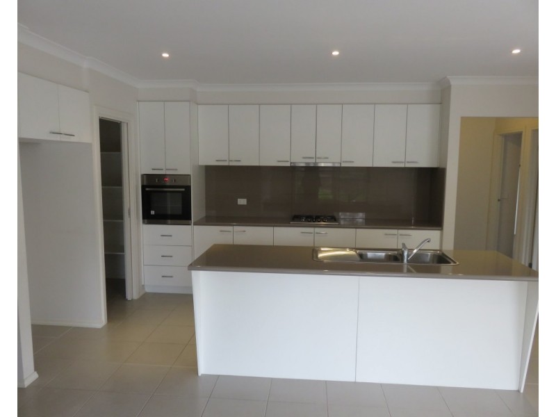 2/4 Third Avenue, Rowville VIC 3178