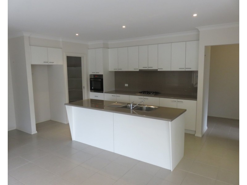 2/4 Third Avenue, Rowville VIC 3178