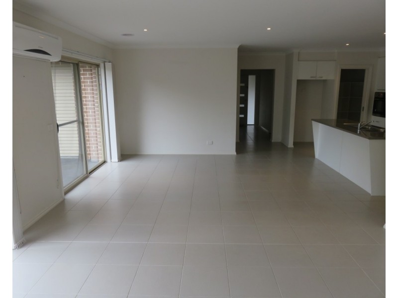 2/4 Third Avenue, Rowville VIC 3178