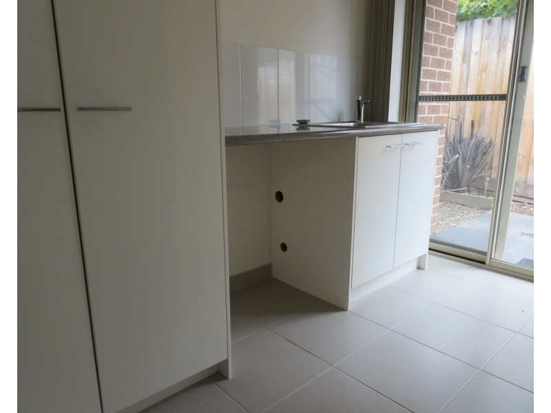 2/4 Third Avenue, Rowville VIC 3178