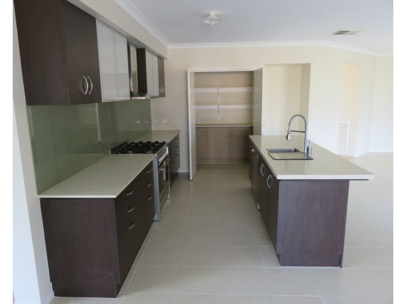 7 Little Gem Way, Berwick VIC 3806