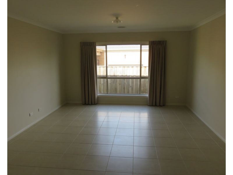 7 Little Gem Way, Berwick VIC 3806