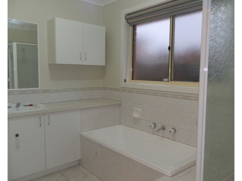 74 Hinrichsen Drive, Hallam VIC 3803