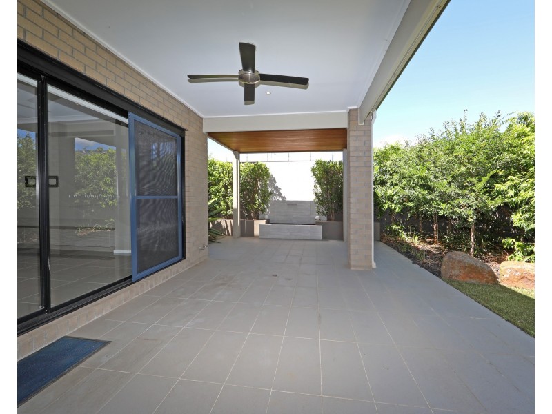 5 Stoneleigh Road, Cranbourne North VIC 3977