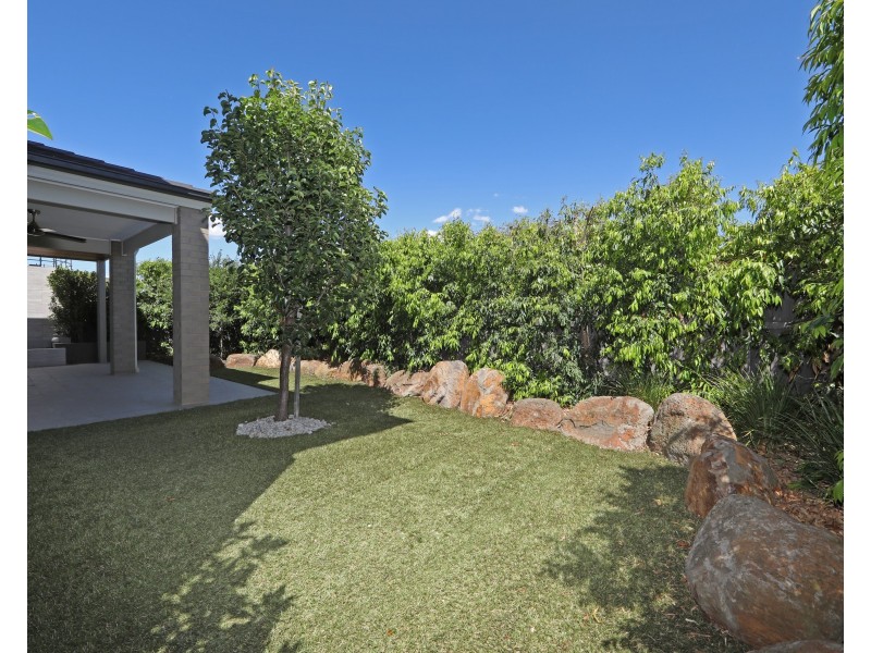 5 Stoneleigh Road, Cranbourne North VIC 3977