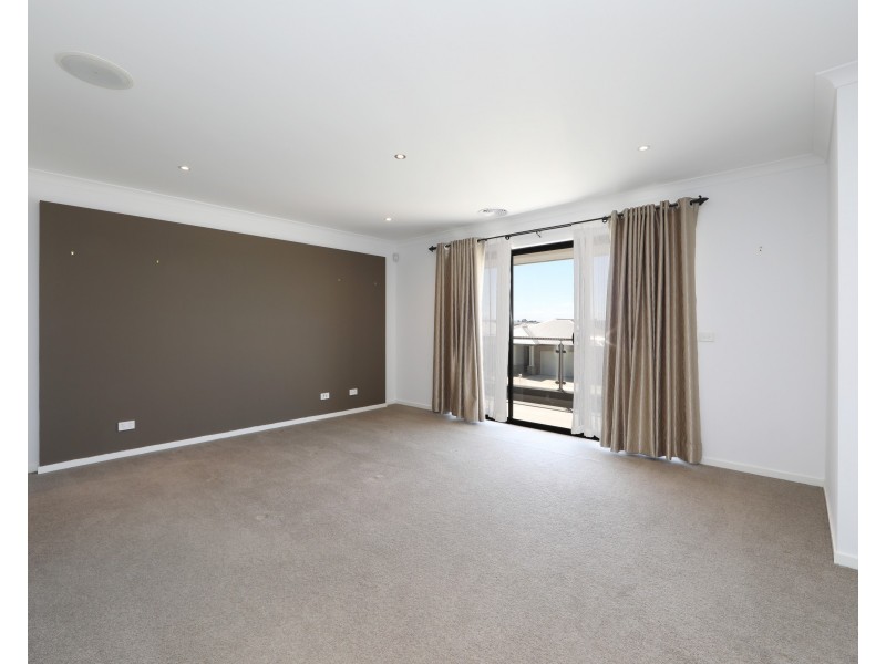 5 Stoneleigh Road, Cranbourne North VIC 3977