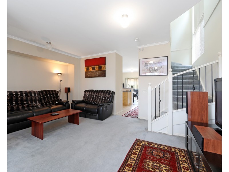 2 St Laurent Rise, Knoxfield VIC 3180