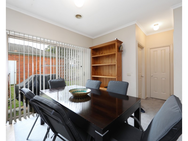 2 St Laurent Rise, Knoxfield VIC 3180