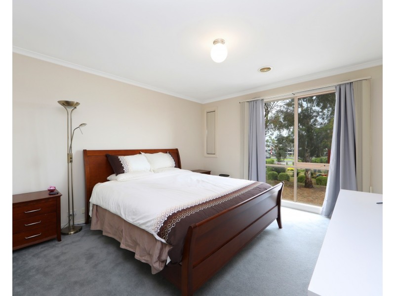 2 St Laurent Rise, Knoxfield VIC 3180