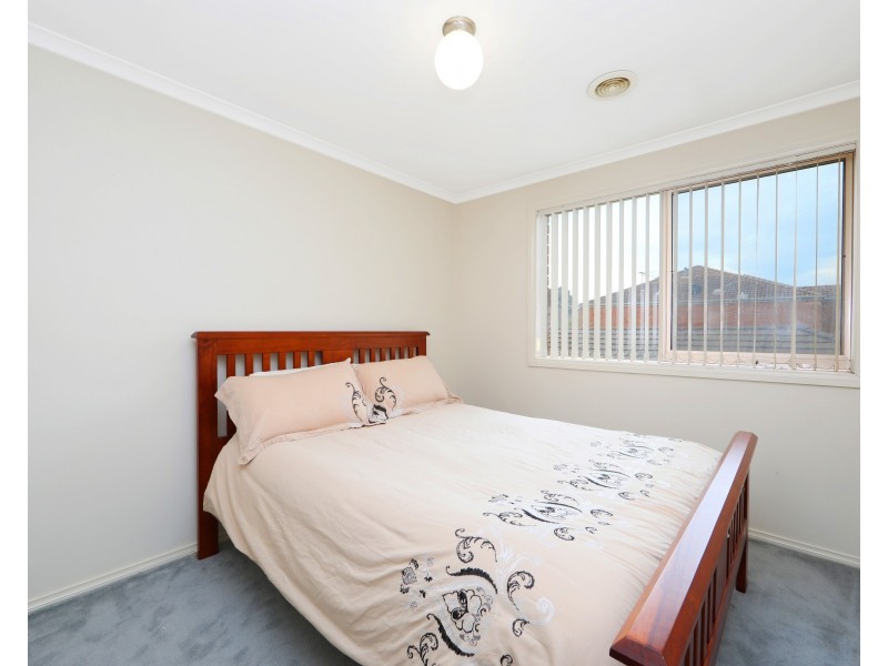2 St Laurent Rise, Knoxfield VIC 3180