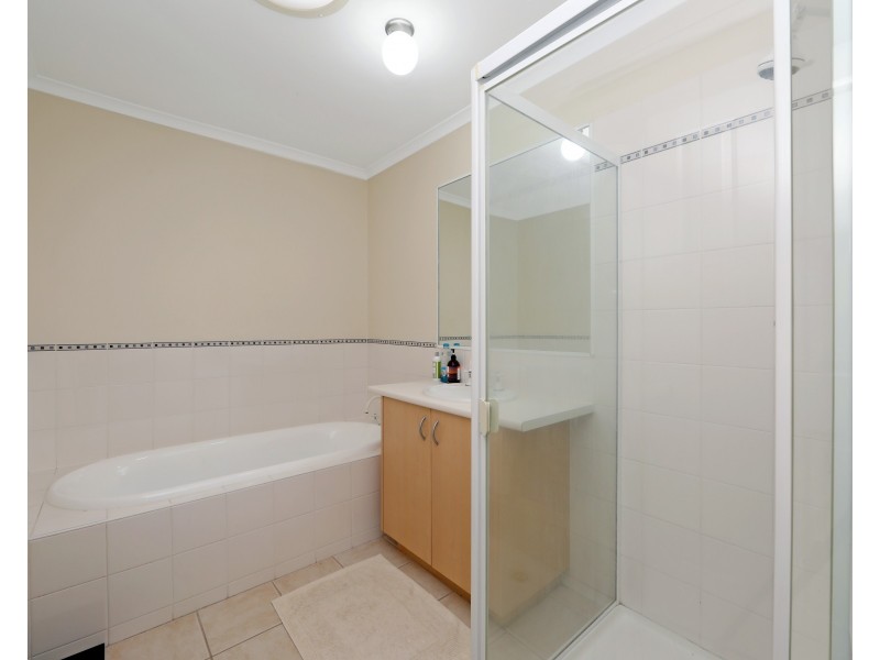 2 St Laurent Rise, Knoxfield VIC 3180