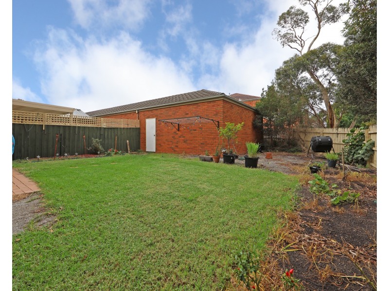 2 St Laurent Rise, Knoxfield VIC 3180