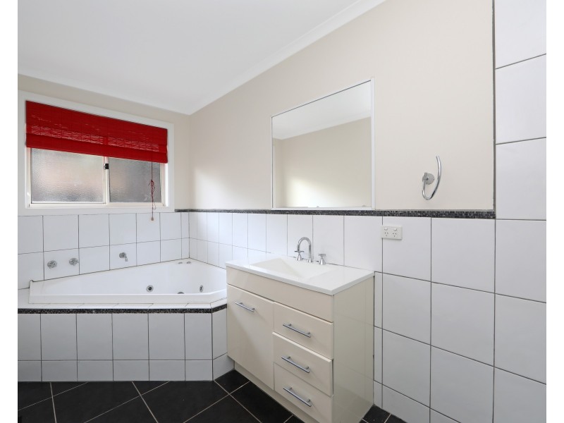 24 Police Road, Rowville VIC 3178