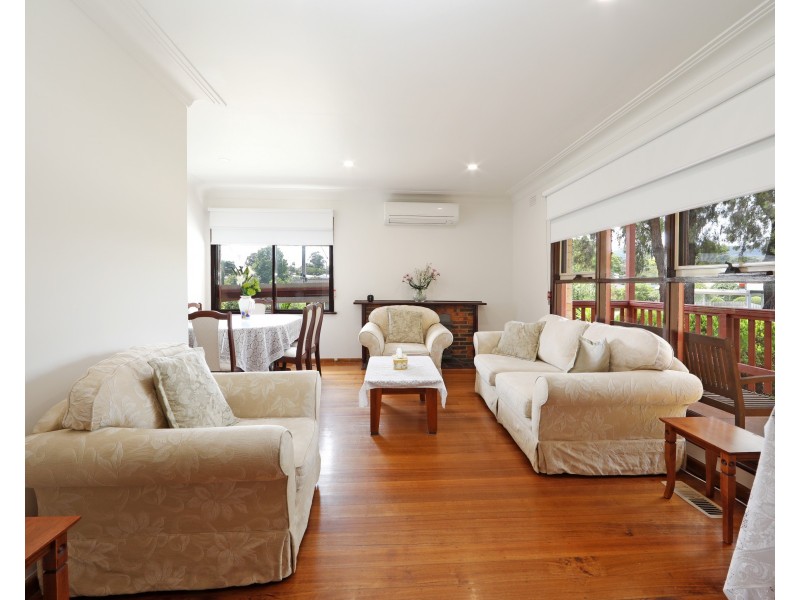 27 Johnson Drive, Ferntree Gully VIC 3156