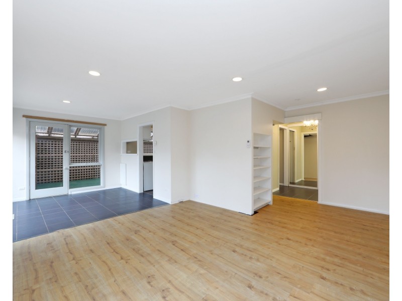 32 Deschamp Crescent, Rowville VIC 3178