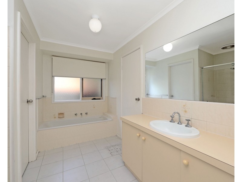 8 Settlers Court, Rowville VIC 3178