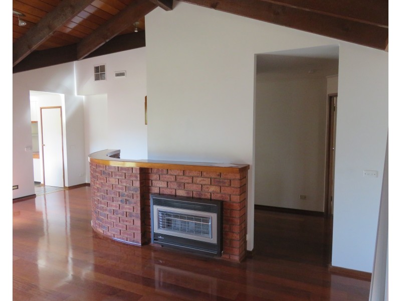 23 Bemersyde Drive, Berwick VIC 3806