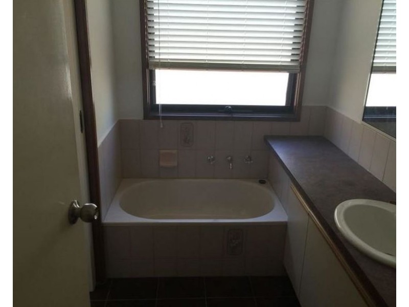 23 Bemersyde Drive, Berwick VIC 3806