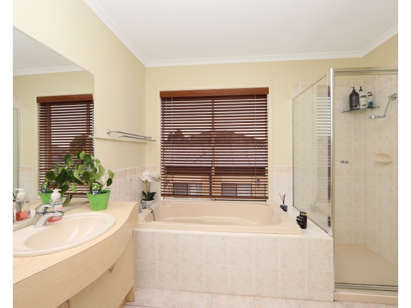 4 Gleneagles Court, Rowville VIC 3178