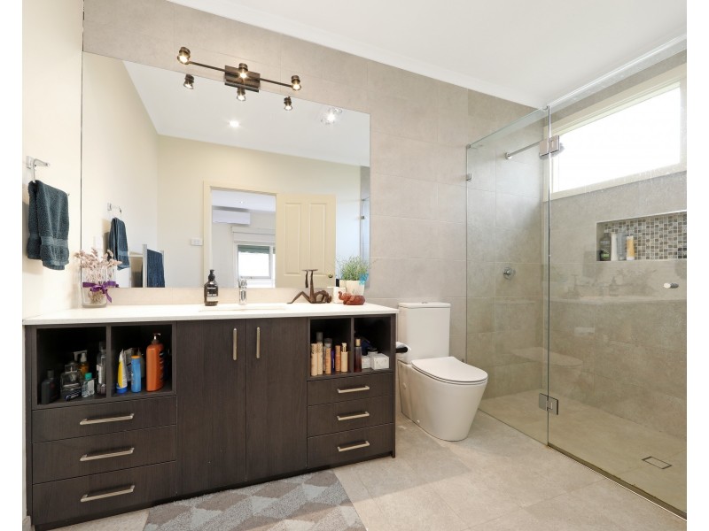 5 Holstein Court, Rowville VIC 3178