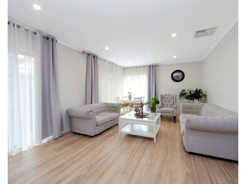 382 Dandelion Drive, Rowville VIC 3178