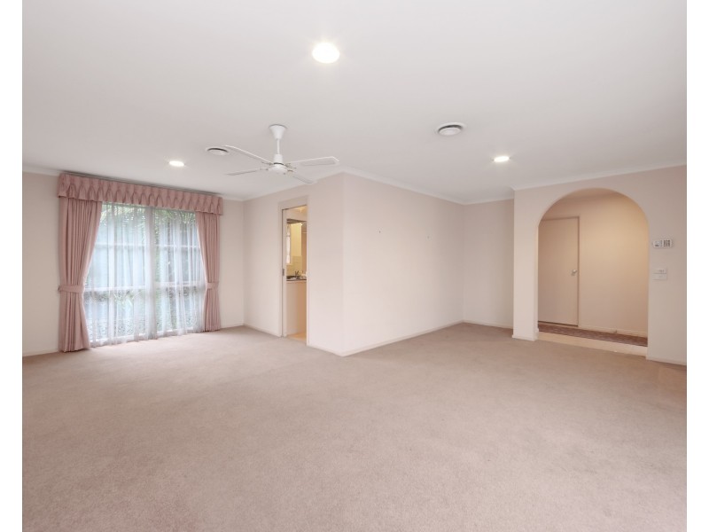 35 Halsbury Drive, Rowville VIC 3178