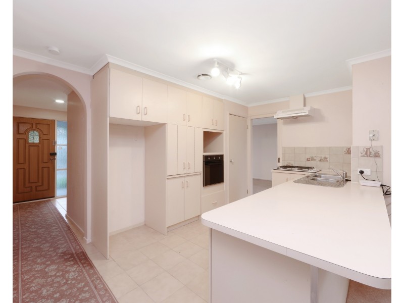 35 Halsbury Drive, Rowville VIC 3178