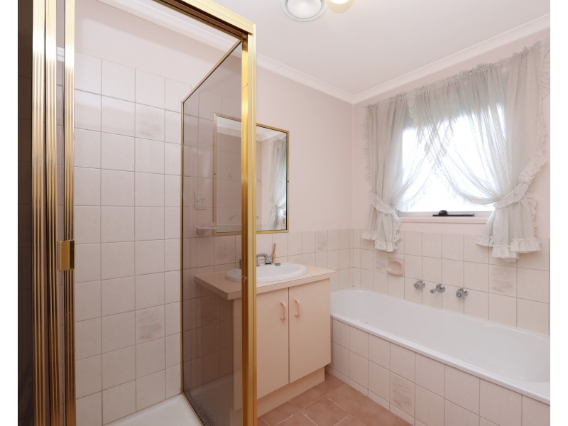 35 Halsbury Drive, Rowville VIC 3178