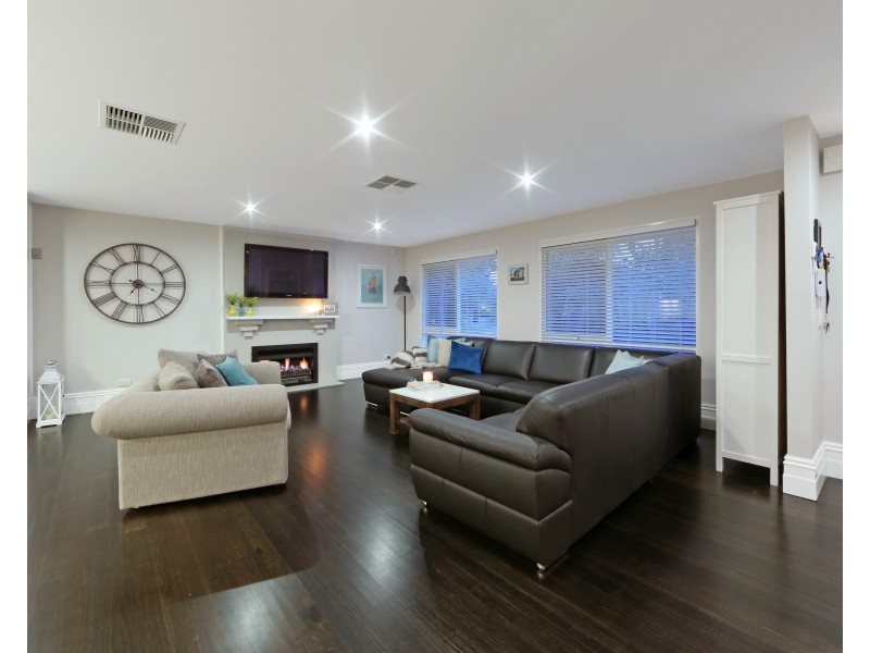 123 Dandelion Drive, Rowville VIC 3178