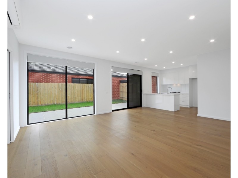 2/18 Denver Crescent, Rowville VIC 3178