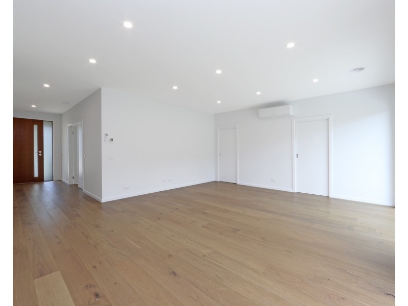 2/18 Denver Crescent, Rowville VIC 3178