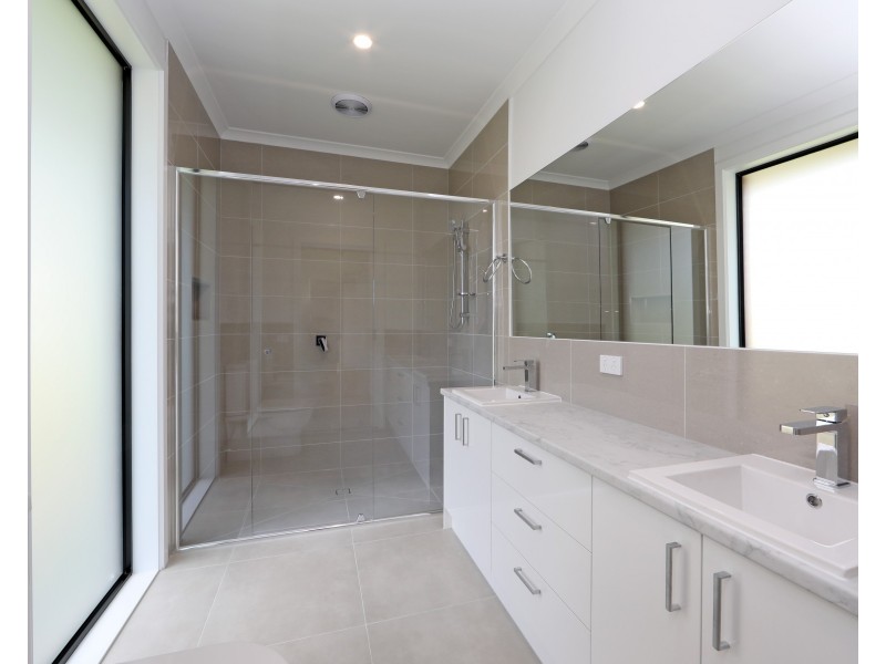 2/18 Denver Crescent, Rowville VIC 3178