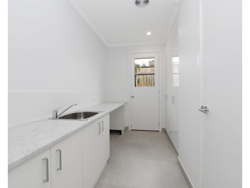 2/18 Denver Crescent, Rowville VIC 3178