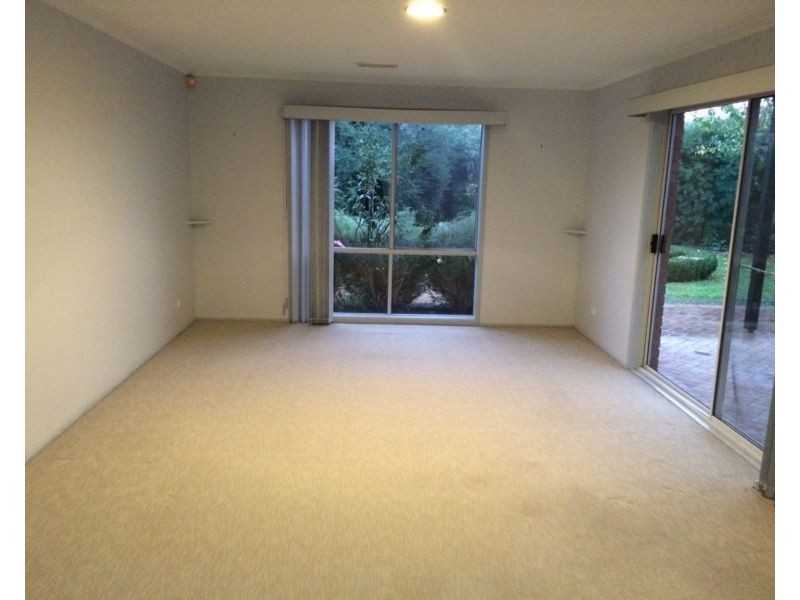 13 Landsborough Avenue, Rowville VIC 3178