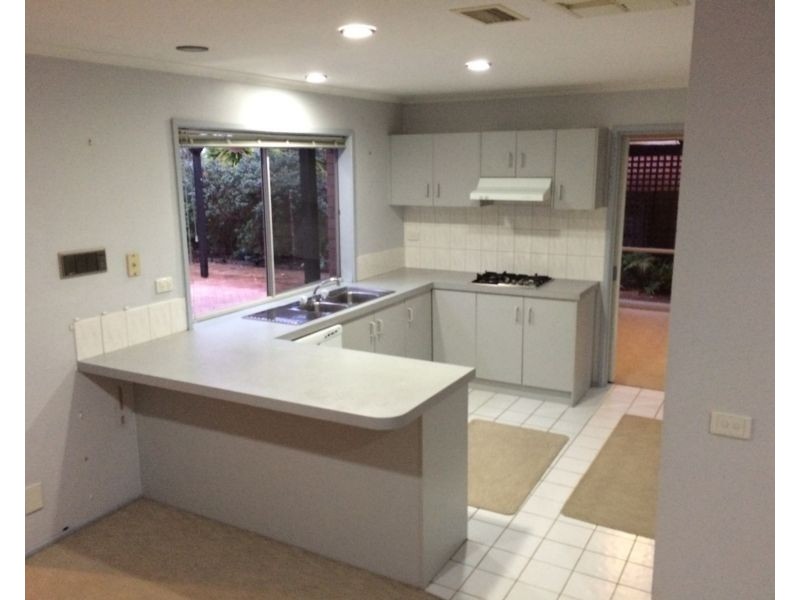 13 Landsborough Avenue, Rowville VIC 3178