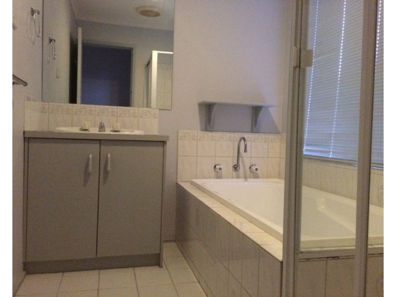 13 Landsborough Avenue, Rowville VIC 3178