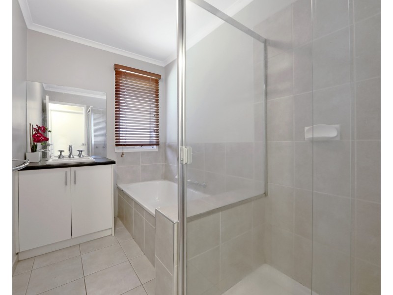 1 Hollyview  Court, Rowville VIC 3178