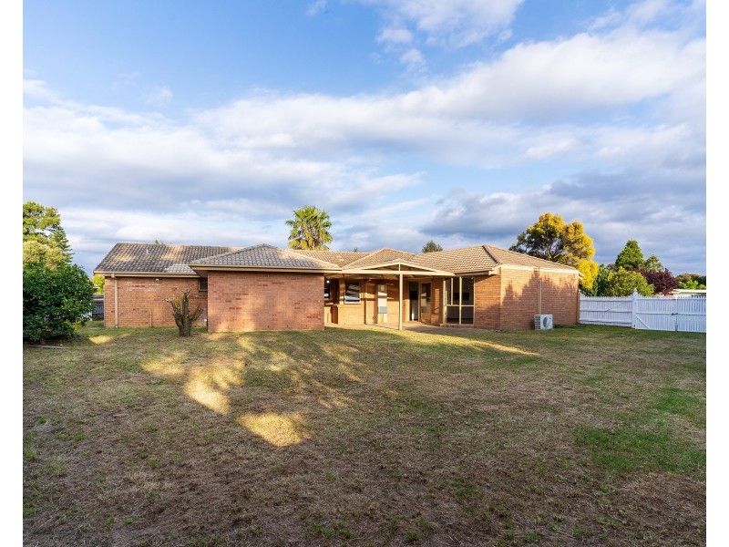 82 Lakeview Avenue, Rowville VIC 3178