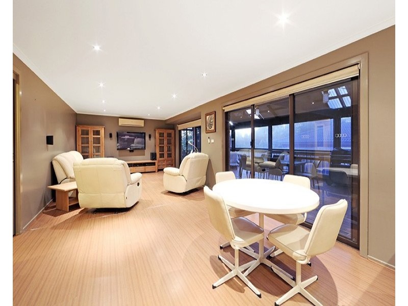 294 Dandelion Drive, Rowville VIC 3178