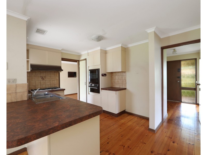 42 Willow Ave, Rowville VIC 3178