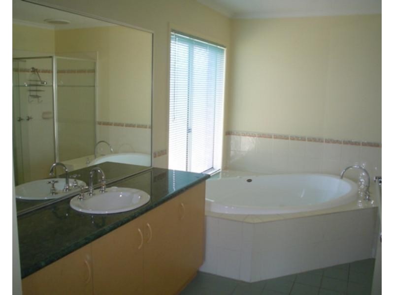 24 Delfin Court, Rowville VIC 3178